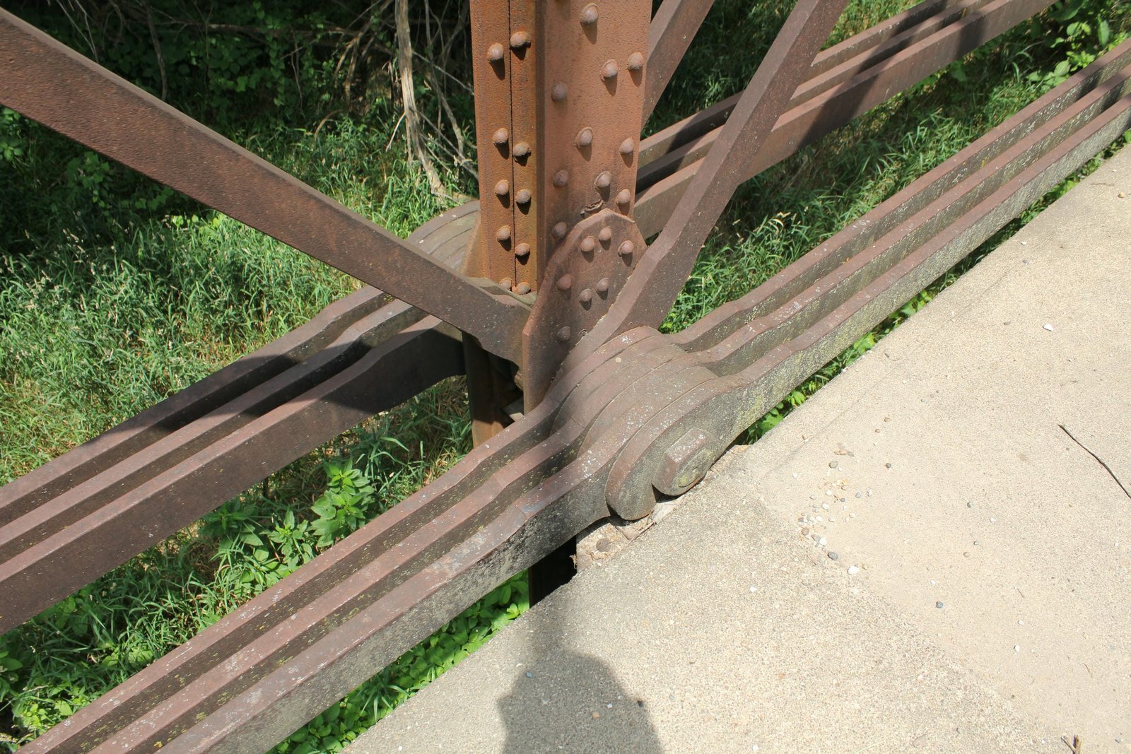 Lower connection